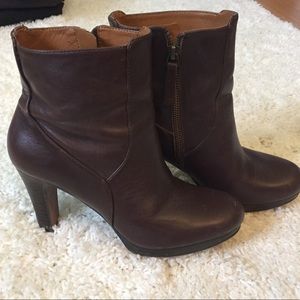 Nine West brown leather booties size 6.5